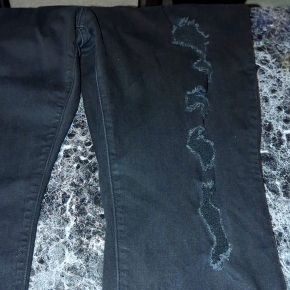 711 Skinny Black Distressed - Picture 5 of 15
